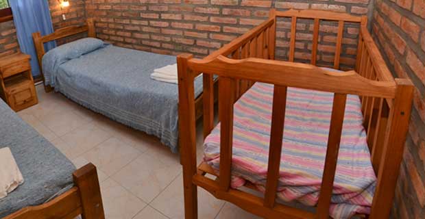Cuna, bañaderita y silla para bebés ( sin costo adicional )
